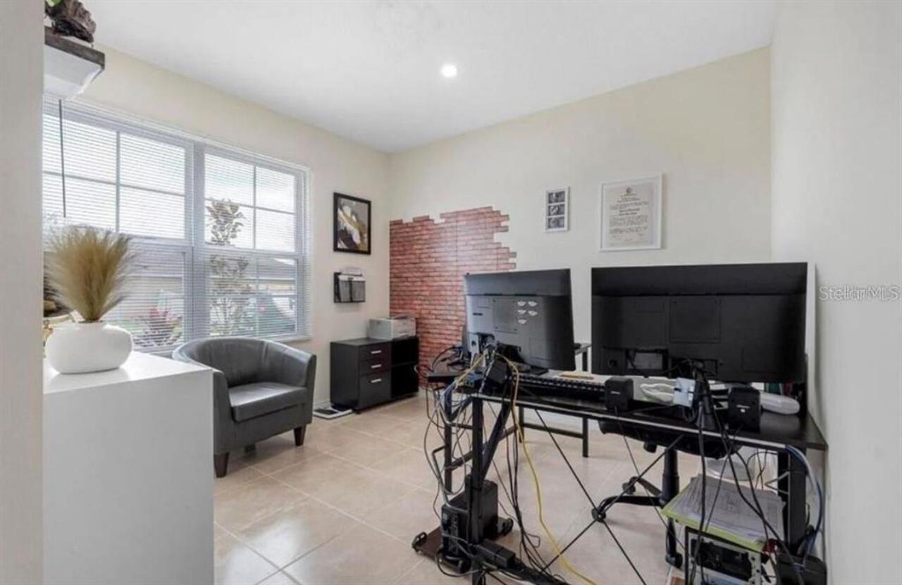 Listing Photo 8