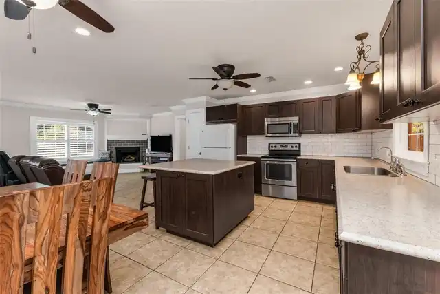 Listing Photo 12