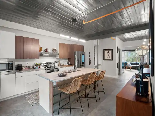 Listing Photo 9