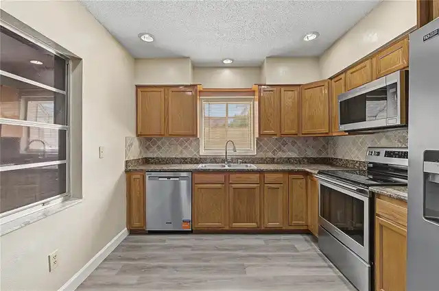 Listing Photo 9