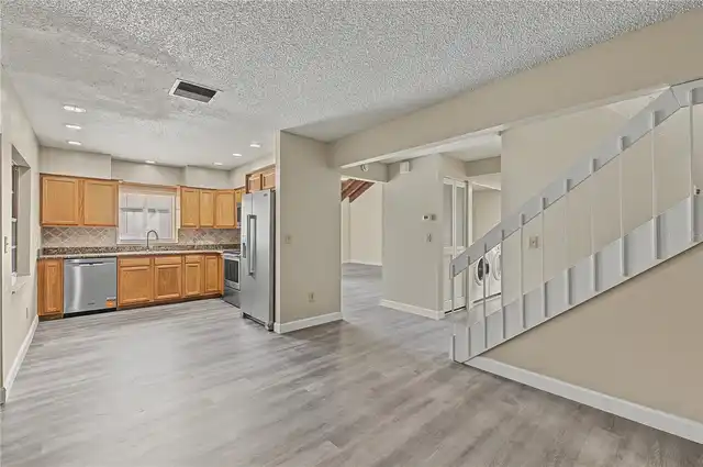 Listing Photo 11