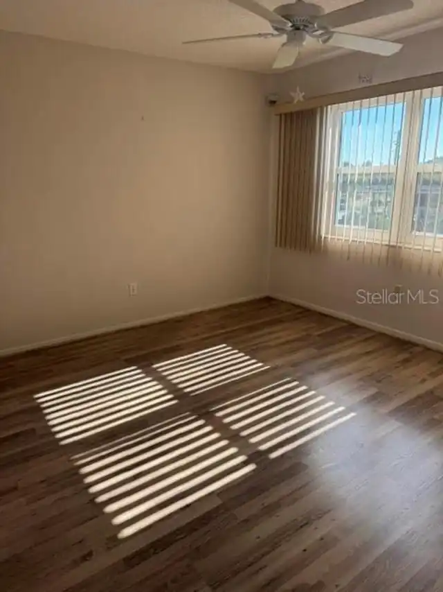 Listing Photo 12