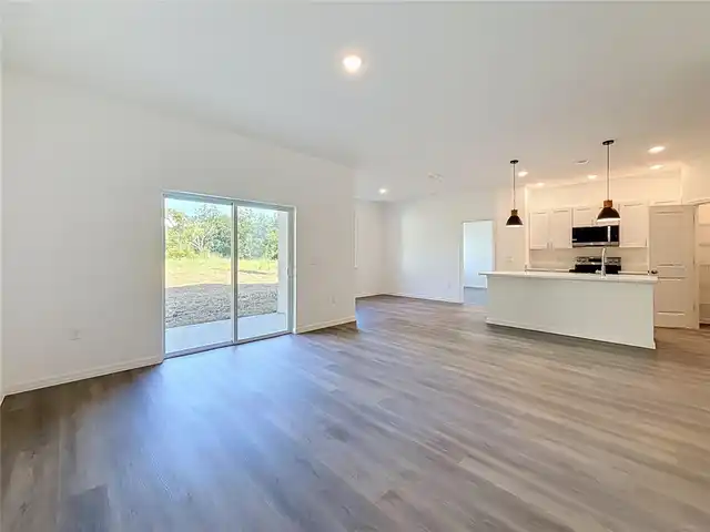 Listing Photo 11