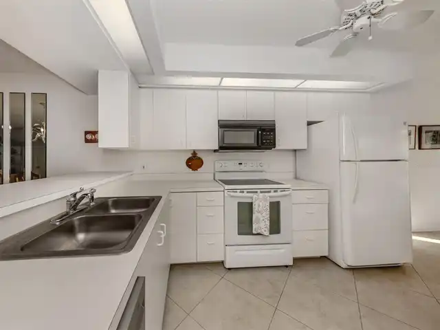 Listing Photo 12