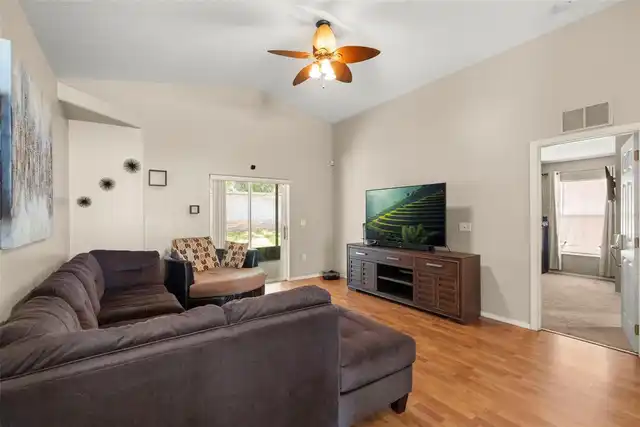 Listing Photo 8