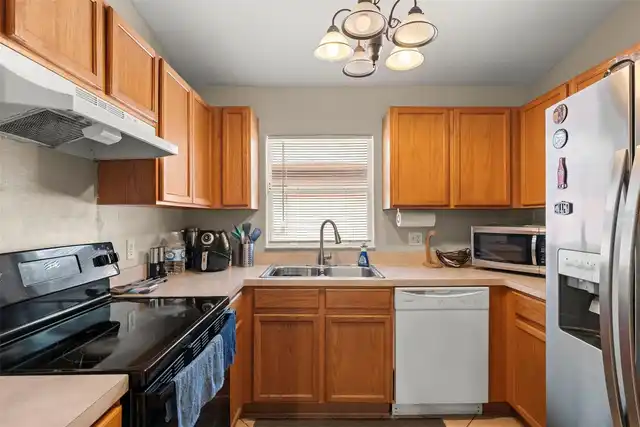 Listing Photo 10