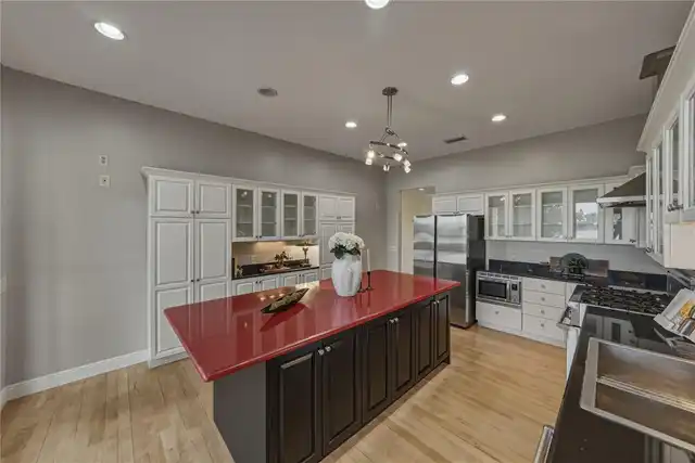 Listing Photo 17