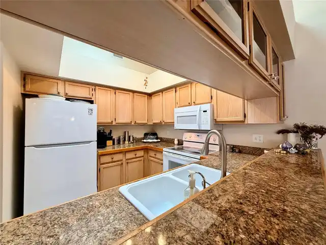 Listing Photo 10