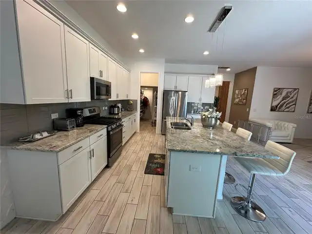 Listing Photo 8