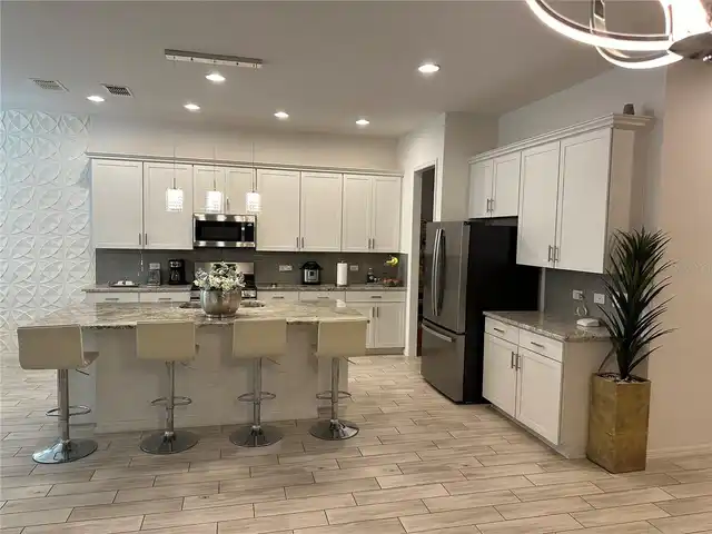 Listing Photo 10