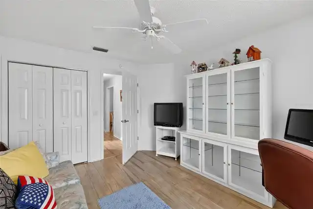 Listing Photo 23