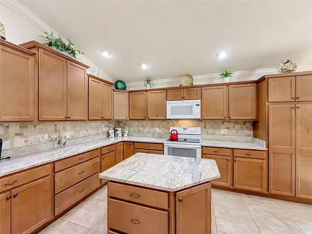 Listing Photo 12
