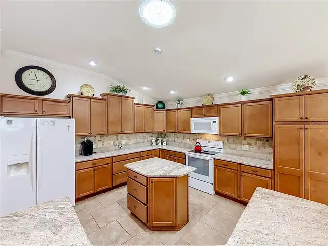 Listing Photo 16