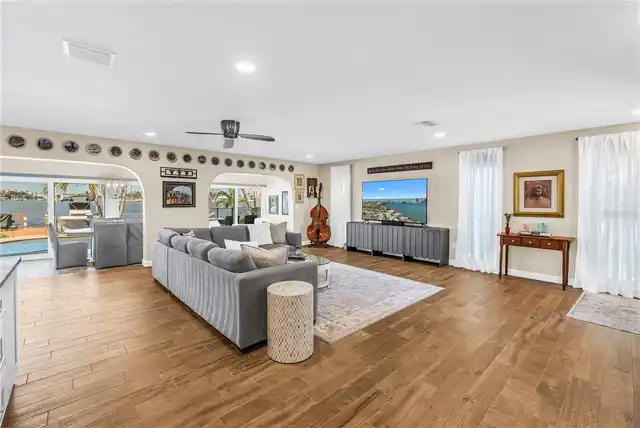 Listing Photo 10