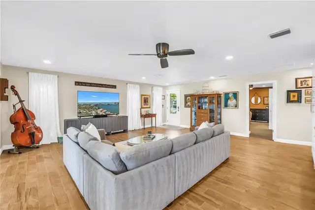 Listing Photo 11