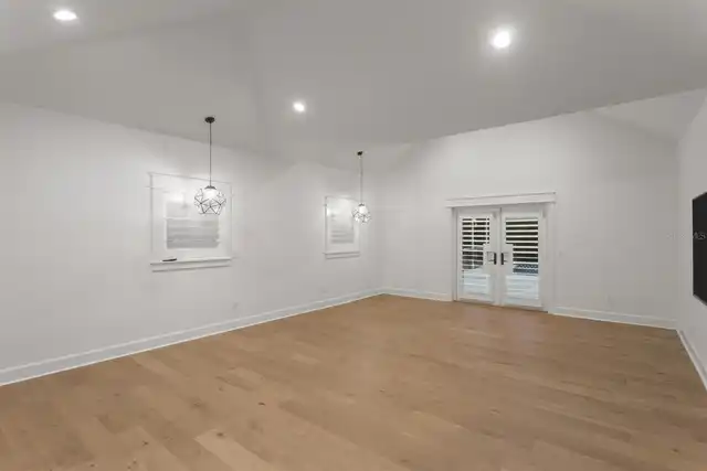 Listing Photo 12