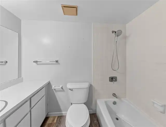 Listing Photo 12