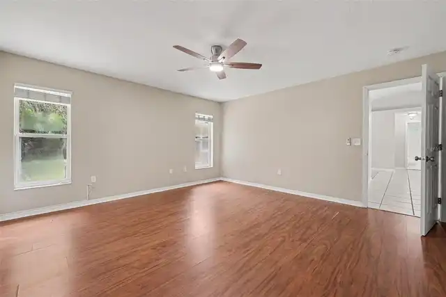 Listing Photo 11