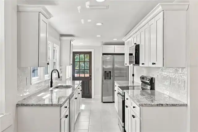 Listing Photo 11
