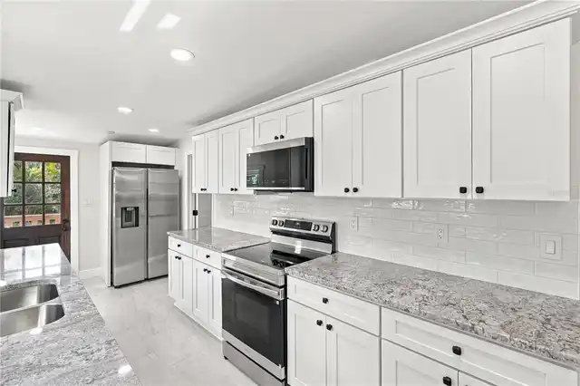 Listing Photo 12