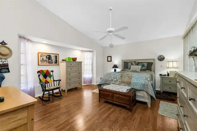 Listing Photo 17