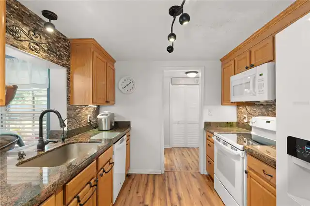 Listing Photo 11