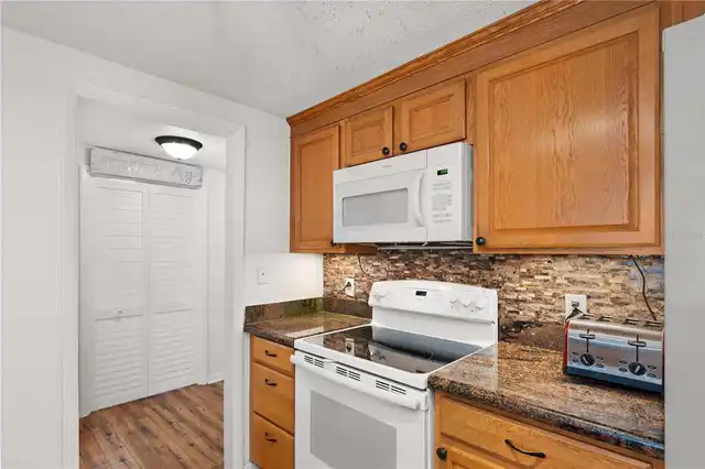 Listing Photo 12