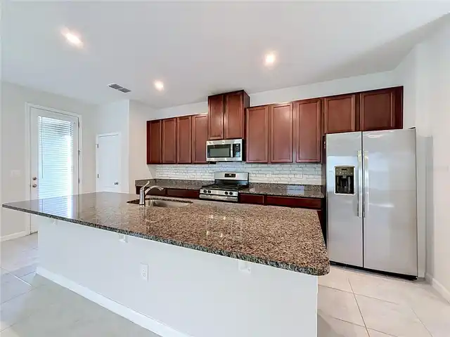 Listing Photo 8