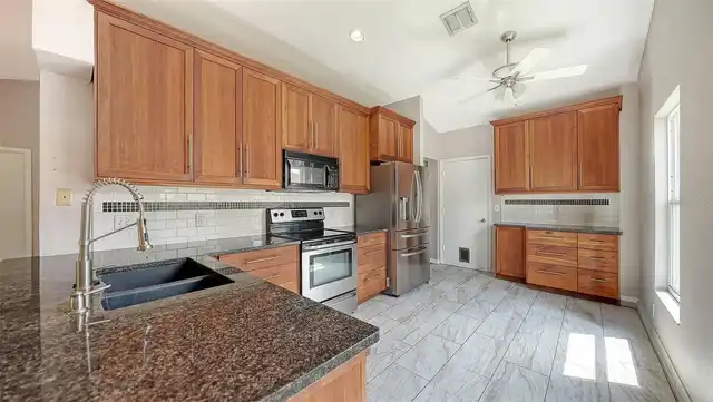 Listing Photo 12
