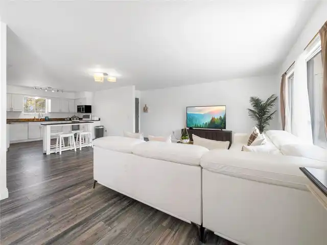 Listing Photo 10
