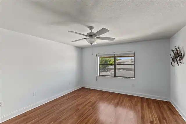 Listing Photo 14
