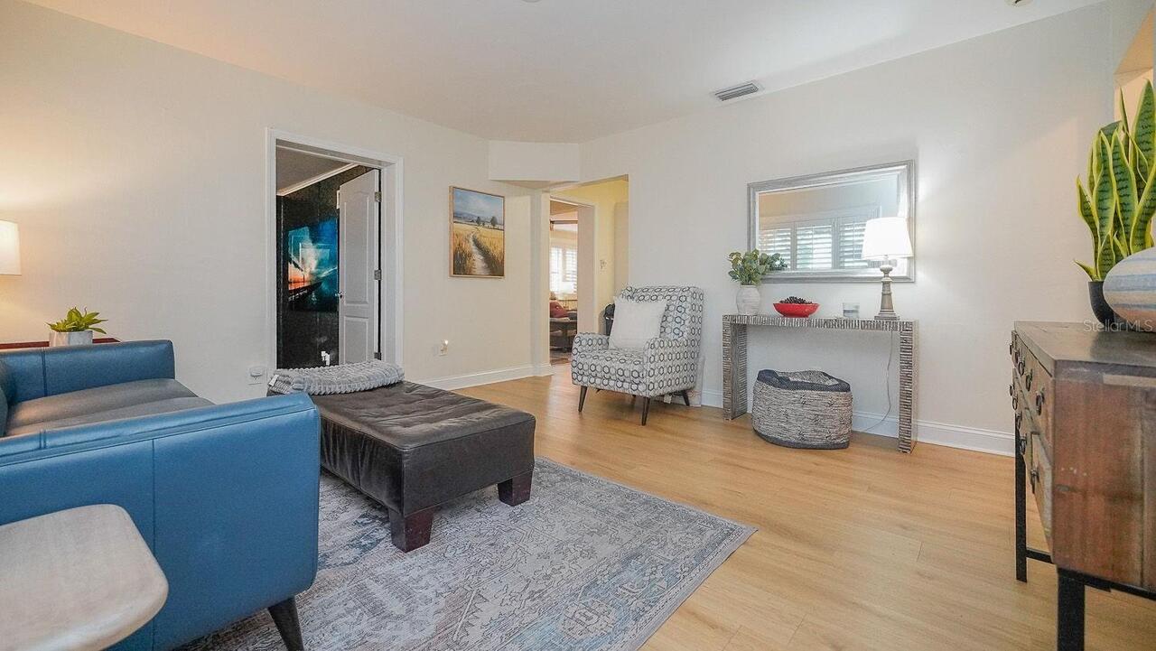 Listing Photo 9