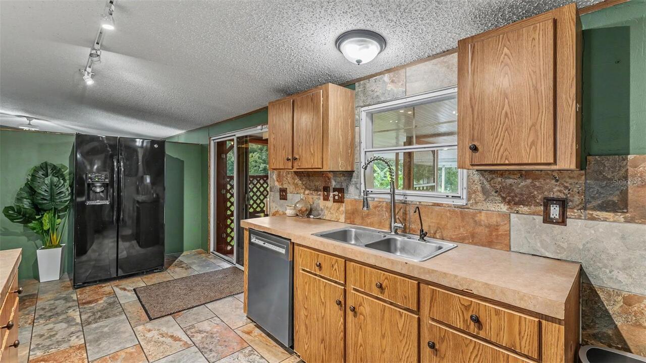 Listing Photo 8
