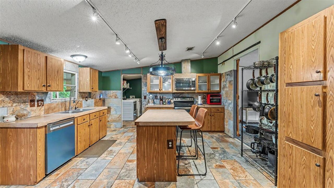 Listing Photo 11