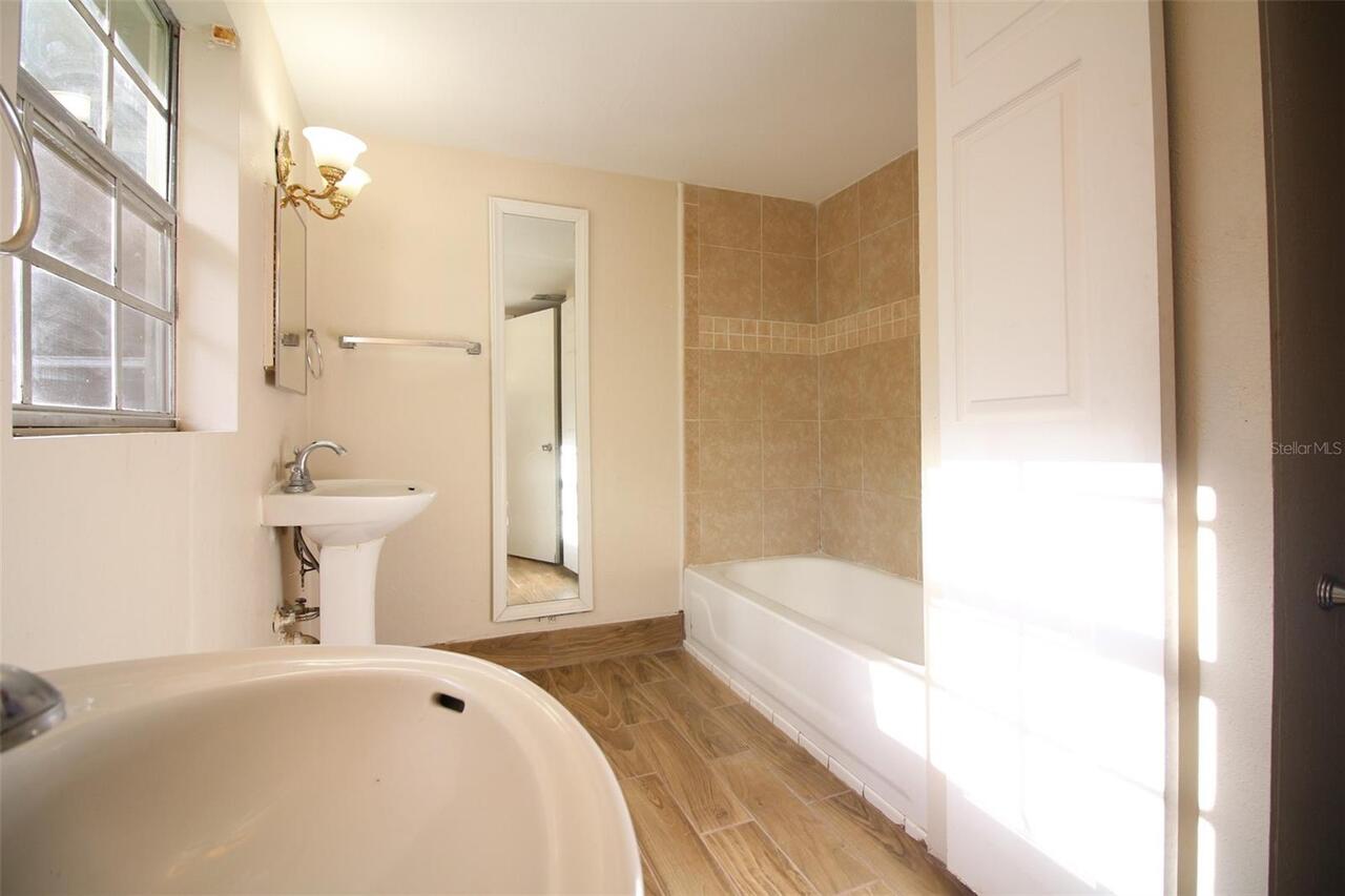 Listing Photo 10
