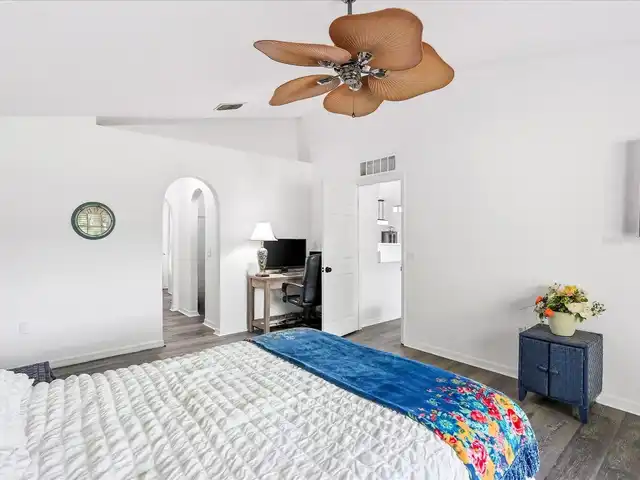 Listing Photo 15
