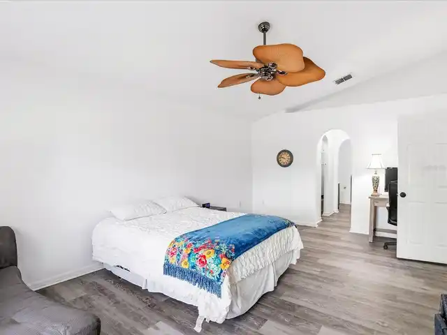Listing Photo 16