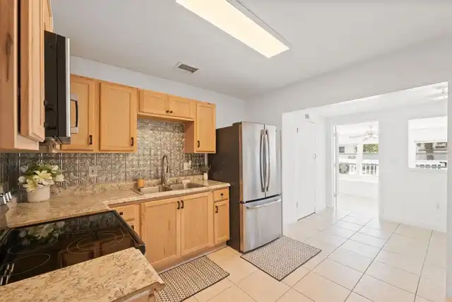 Listing Photo 8