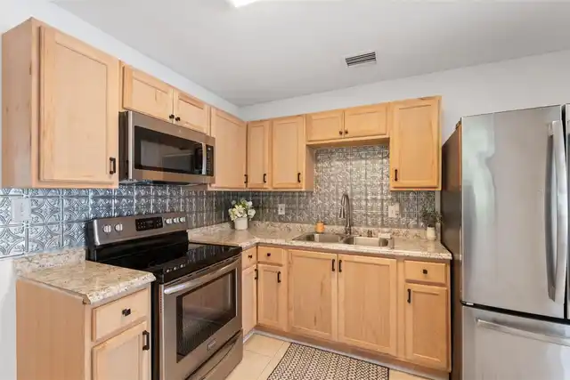 Listing Photo 10