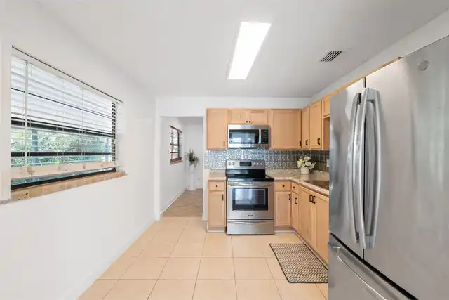 Listing Photo 11