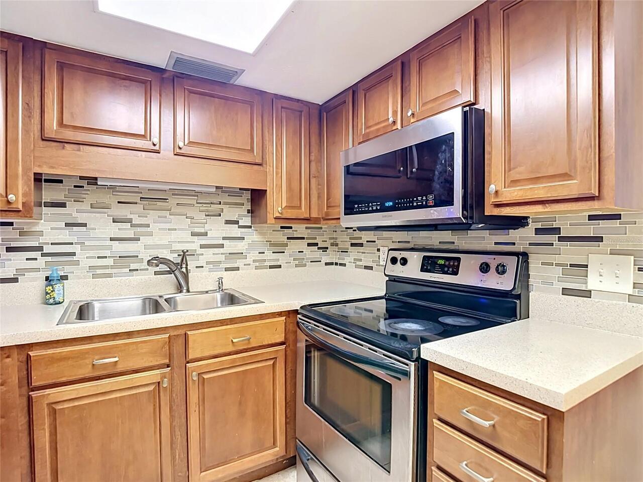 Listing Photo 12