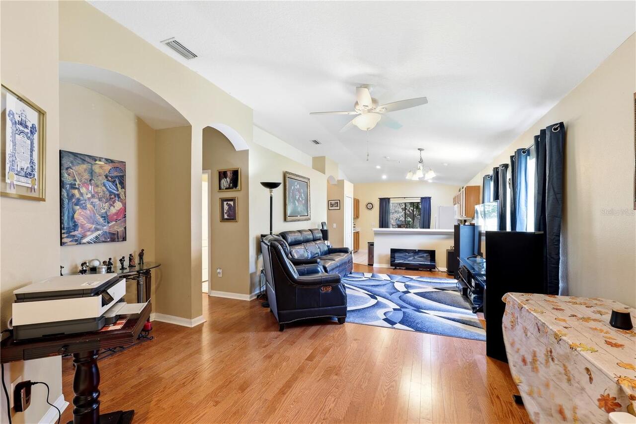 Listing Photo 9
