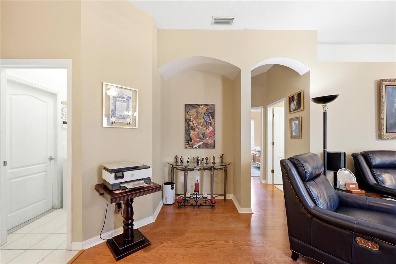 Listing Photo 12