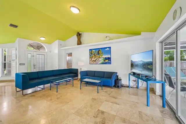 Listing Photo 11