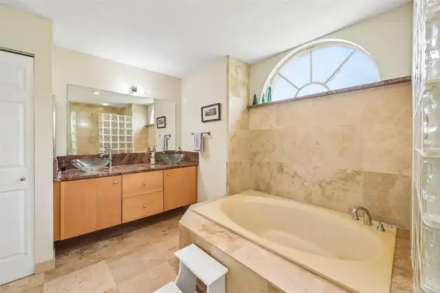 Listing Photo 17