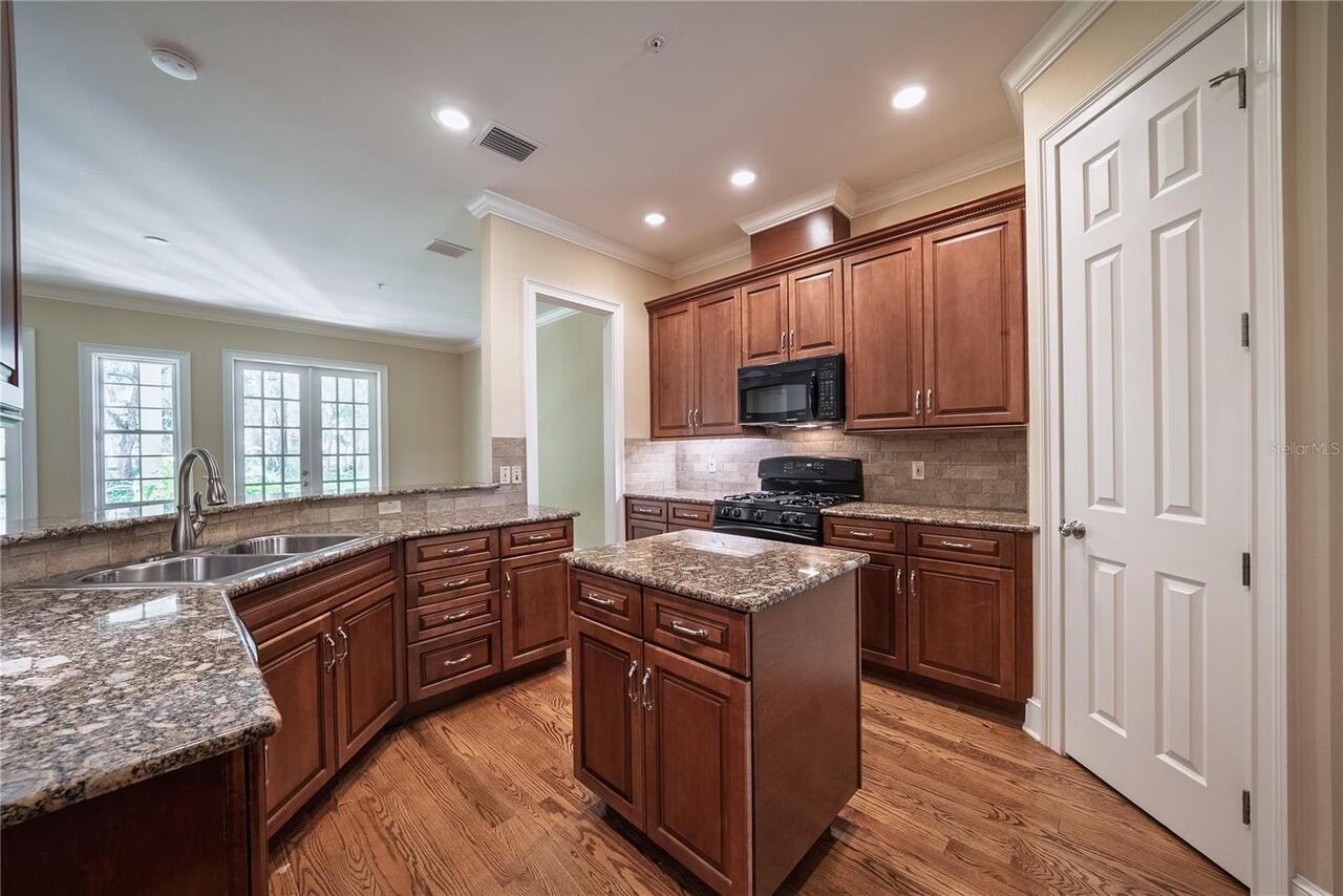 Listing Photo 8