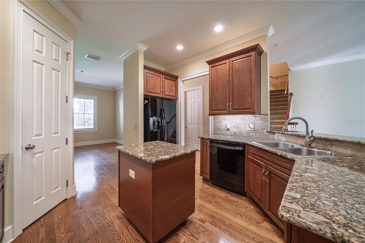 Listing Photo 10