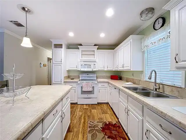 Listing Photo 6