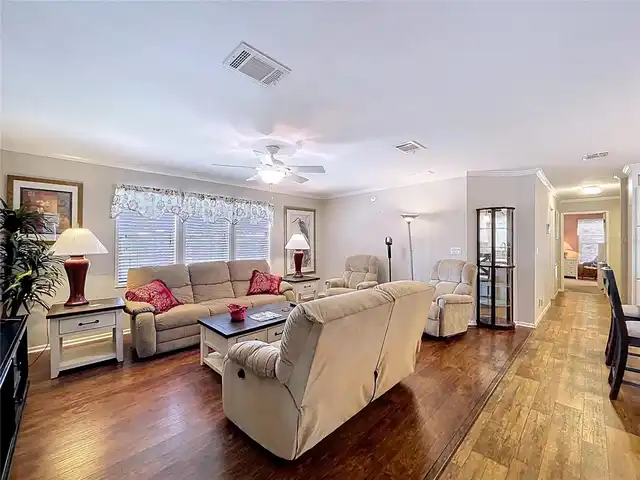 Listing Photo 8