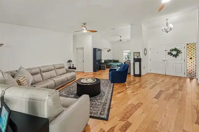 Listing Photo 16